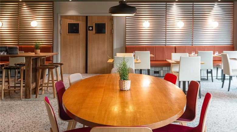 <b>ibis Lyon Meyzieu Restaurant</b>. Images powered by <a href="https://iceportal.shijigroup.com/" title="IcePortal" target="_blank">IcePortal</a>.