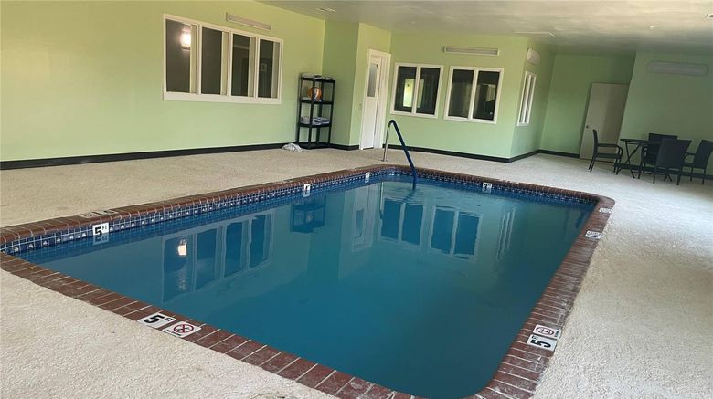<b>Quality Suites Abilene Mall Area Pool</b>. Images powered by <a href="https://iceportal.shijigroup.com/" title="IcePortal" target="_blank">IcePortal</a>.