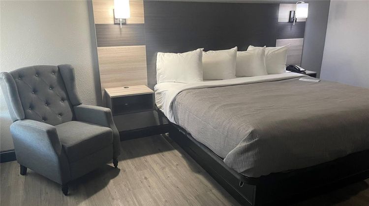 Quality Suites Abilene Mall Area Suite