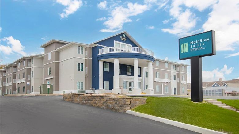 <b>MainStay Suites Exterior</b>. Images powered by <a href="https://iceportal.shijigroup.com/" title="IcePortal" target="_blank">IcePortal</a>.