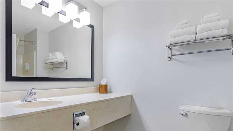 <b>MainStay Suites Room</b>. Images powered by <a href="https://iceportal.shijigroup.com/" title="IcePortal" target="_blank">IcePortal</a>.