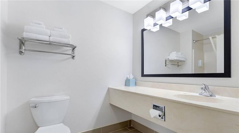 <b>MainStay Suites Room</b>. Images powered by <a href="https://iceportal.shijigroup.com/" title="IcePortal" target="_blank">IcePortal</a>.