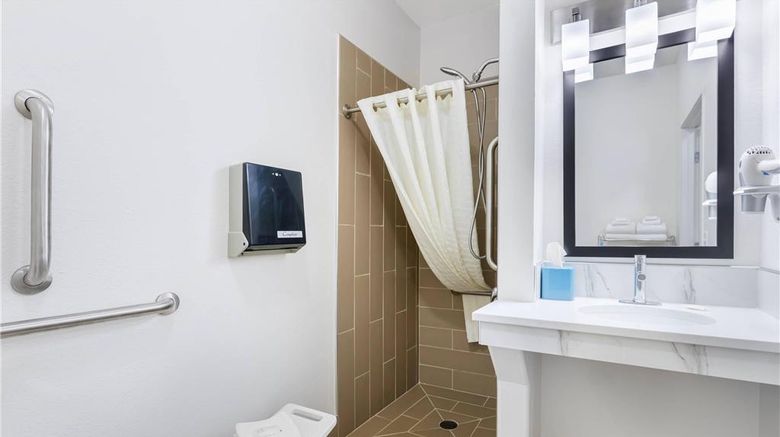 <b>MainStay Suites Room</b>. Images powered by <a href="https://iceportal.shijigroup.com/" title="IcePortal" target="_blank">IcePortal</a>.