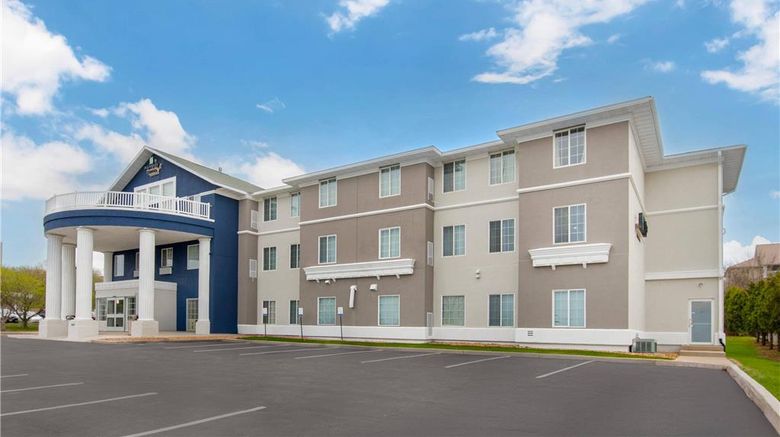 <b>MainStay Suites Exterior</b>. Images powered by <a href="https://iceportal.shijigroup.com/" title="IcePortal" target="_blank">IcePortal</a>.