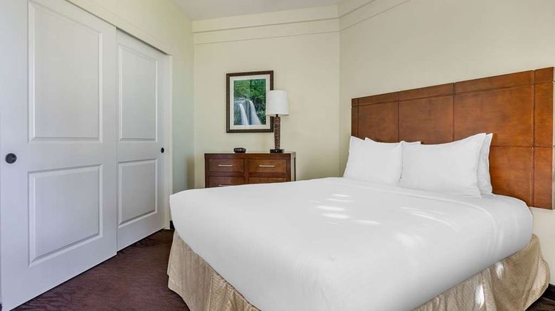 <b>Hilton Vacation Club The Point at Poipu Room</b>. Images powered by <a href="https://iceportal.shijigroup.com/" title="IcePortal" target="_blank">IcePortal</a>.