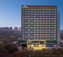 Microtel by Wyndham Songzi Exterior