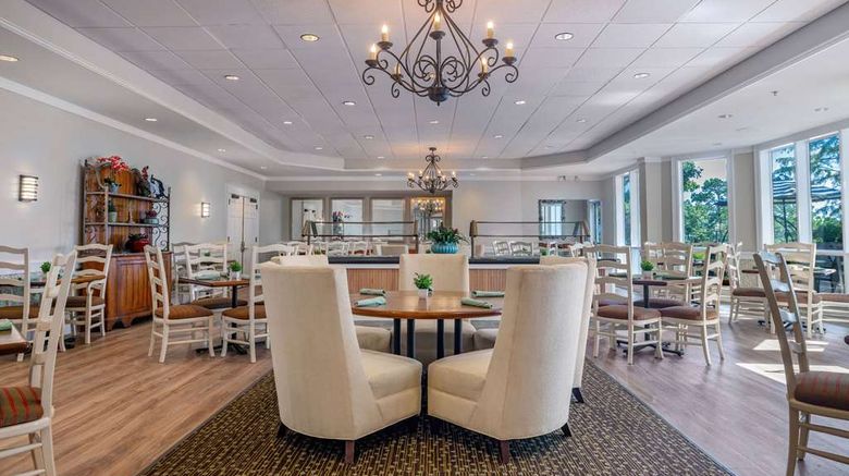 <b>Cypress Bend Golf Resort & CC Restaurant</b>. Images powered by <a href="https://iceportal.shijigroup.com/" title="IcePortal" target="_blank">IcePortal</a>.