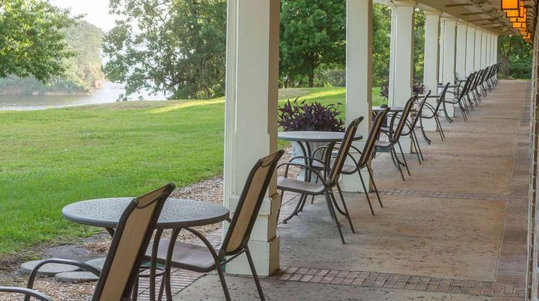 <b>Cypress Bend Golf Resort & CC Room</b>. Images powered by <a href="https://iceportal.shijigroup.com/" title="IcePortal" target="_blank">IcePortal</a>.