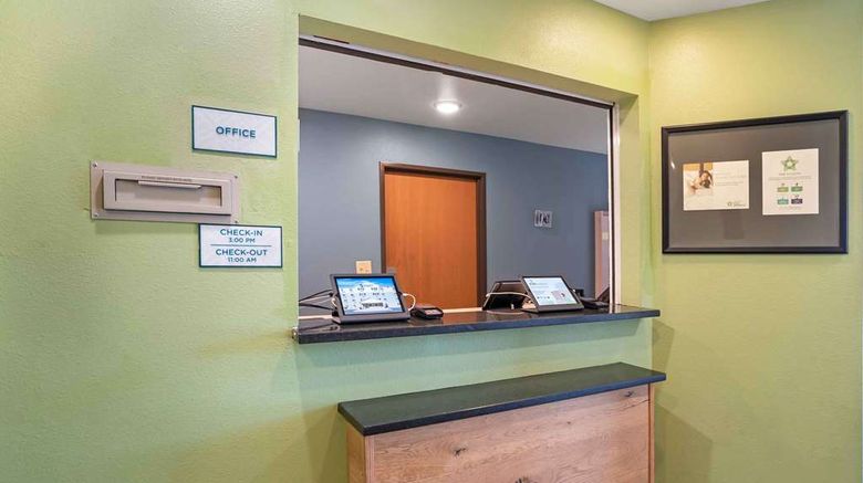 <b>Extended Stay America Select Lobby</b>. Images powered by <a href="https://iceportal.shijigroup.com/" title="IcePortal" target="_blank">IcePortal</a>.