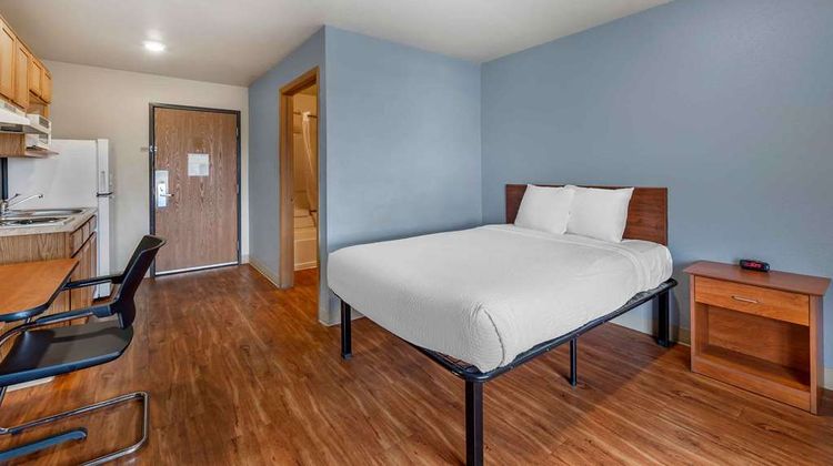 Extended Stay America Select Wichita N Room
