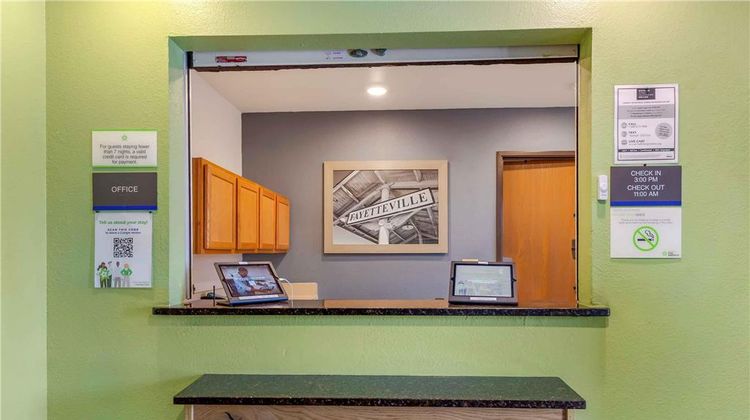 Extended Stay Fayetteville Lobby