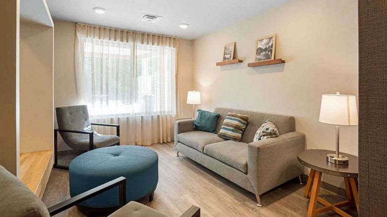 <b>Extended Stay Suites Charlotte Matthews Lobby</b>. Images powered by <a href="https://iceportal.shijigroup.com/" title="IcePortal" target="_blank">IcePortal</a>.