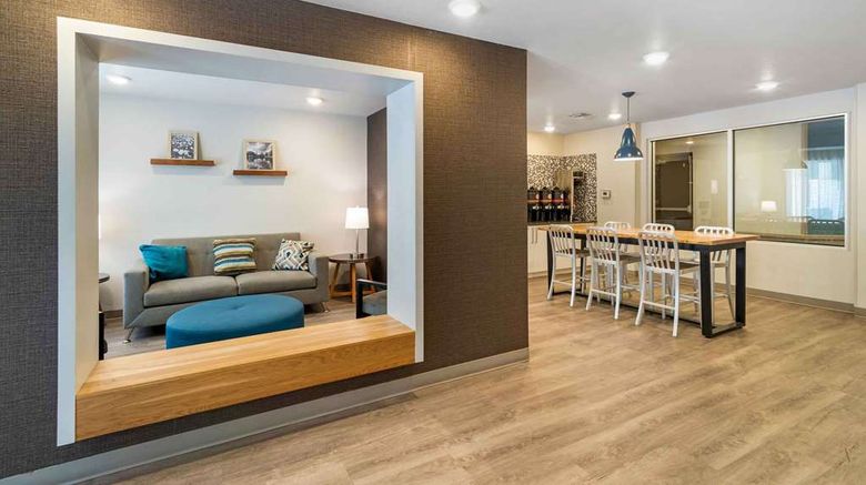 <b>Extended Stay Suites Charlotte Matthews Lobby</b>. Images powered by <a href="https://iceportal.shijigroup.com/" title="IcePortal" target="_blank">IcePortal</a>.
