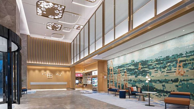 <b>Hilton Garden Inn Zigong High-Tech Zone Lobby</b>. Images powered by <a href="https://iceportal.shijigroup.com/" title="IcePortal" target="_blank">IcePortal</a>.