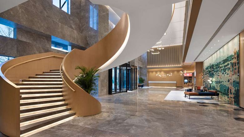 <b>Hilton Garden Inn Zigong High-Tech Zone Lobby</b>. Images powered by <a href="https://iceportal.shijigroup.com/" title="IcePortal" target="_blank">IcePortal</a>.