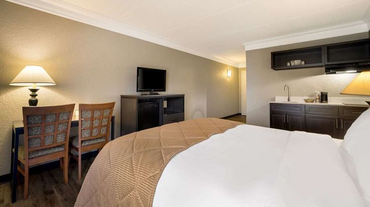 Suburban Studios Room
