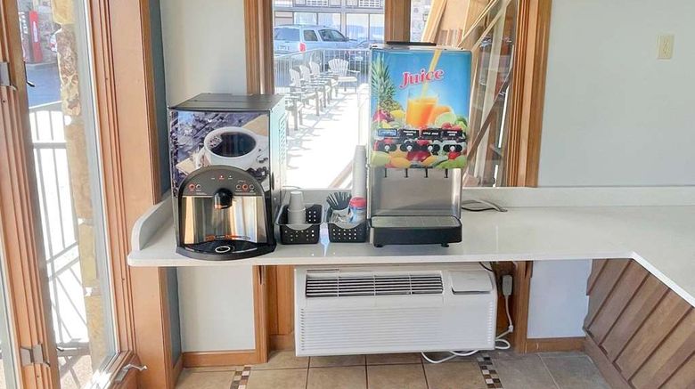 <b>Super 8 by Wyndham Pigeon Forge Downtown Restaurant</b>. Images powered by <a href="https://iceportal.shijigroup.com/" title="IcePortal" target="_blank">IcePortal</a>.
