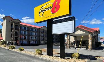 Super 8 by Wyndham Pigeon Forge Downtown