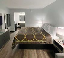 Super 8 by Wyndham Pigeon Forge Downtown Room