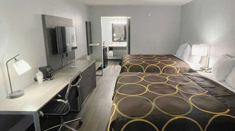 Super 8 by Wyndham Pigeon Forge Downtown Room
