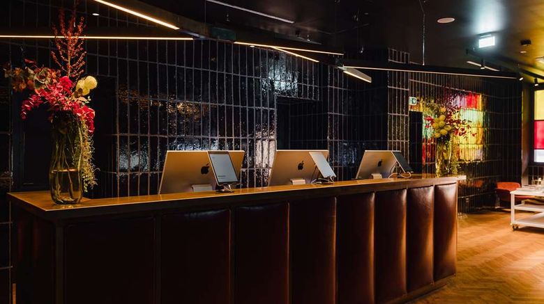 <b>sly Berlin Lobby</b>. Images powered by <a href="https://iceportal.shijigroup.com/" title="IcePortal" target="_blank">IcePortal</a>.