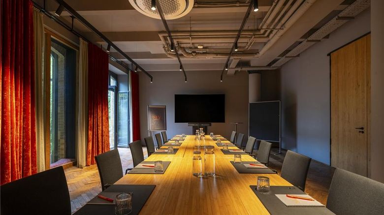 <b>sly Berlin Meeting</b>. Images powered by <a href="https://iceportal.shijigroup.com/" title="IcePortal" target="_blank">IcePortal</a>.