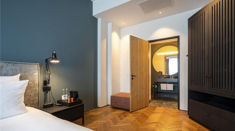 <b>sly Berlin Room</b>. Images powered by <a href="https://iceportal.shijigroup.com/" title="IcePortal" target="_blank">IcePortal</a>.
