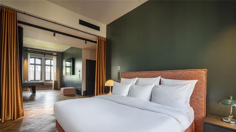 <b>sly Berlin Suite</b>. Images powered by <a href="https://iceportal.shijigroup.com/" title="IcePortal" target="_blank">IcePortal</a>.