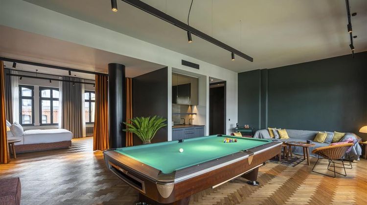sly Berlin Suite
