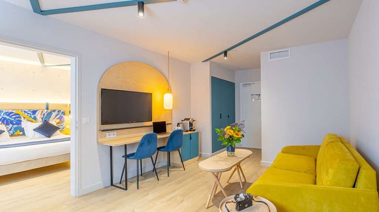 <b>Urban Hotel Suite</b>. Images powered by <a href="https://iceportal.shijigroup.com/" title="IcePortal" target="_blank">IcePortal</a>.