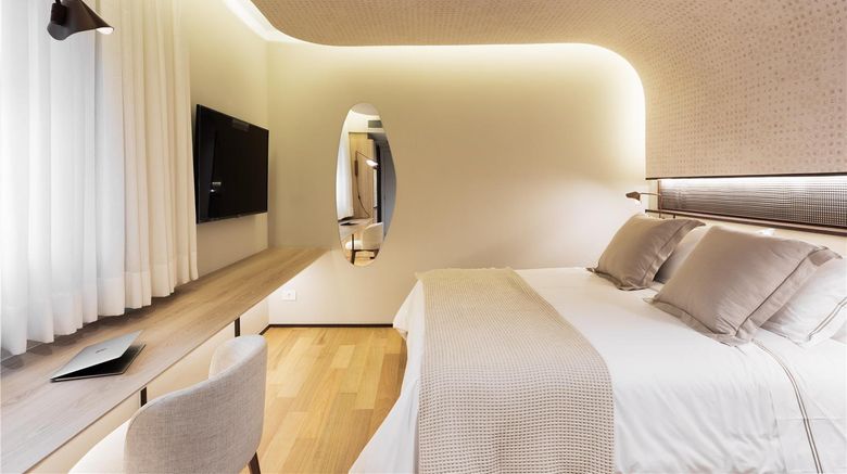 <b>Qoya Hotel Curitiba-Curio Coll by Hilton Room</b>. Images powered by <a href="https://iceportal.shijigroup.com/" title="IcePortal" target="_blank">IcePortal</a>.