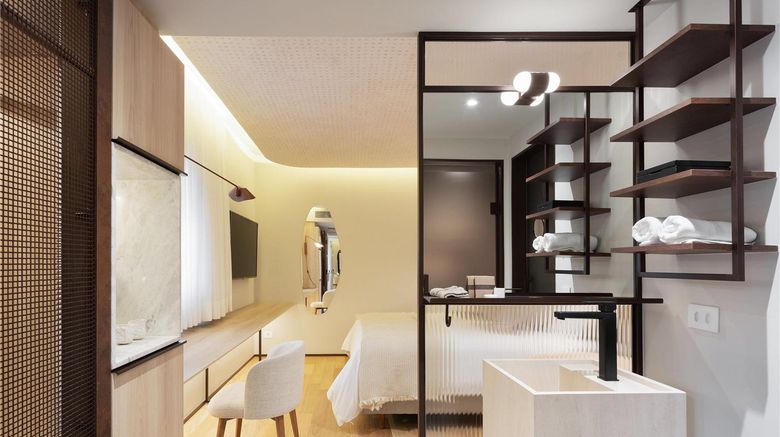 <b>Qoya Hotel Curitiba-Curio Coll by Hilton Room</b>. Images powered by <a href="https://iceportal.shijigroup.com/" title="IcePortal" target="_blank">IcePortal</a>.