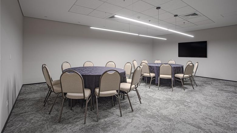 <b>Qoya Hotel Curitiba-Curio Coll by Hilton Meeting</b>. Images powered by <a href="https://iceportal.shijigroup.com/" title="IcePortal" target="_blank">IcePortal</a>.