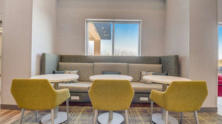 <b>Hampton Inn and Suites Ark Encounter Lobby</b>. Images powered by <a href="https://iceportal.shijigroup.com/" title="IcePortal" target="_blank">IcePortal</a>.