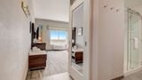 <b>Hampton Inn and Suites Ark Encounter Room</b>. Images powered by <a href="https://iceportal.shijigroup.com/" title="IcePortal" target="_blank">IcePortal</a>.