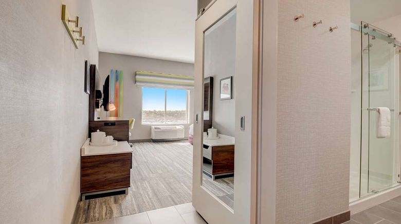 <b>Hampton Inn and Suites Ark Encounter Room</b>. Images powered by <a href="https://iceportal.shijigroup.com/" title="IcePortal" target="_blank">IcePortal</a>.