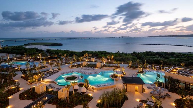 <b>Hilton Okinawa Miyako Island Resort Pool</b>. Images powered by <a href="https://iceportal.shijigroup.com/" title="IcePortal" target="_blank">IcePortal</a>.