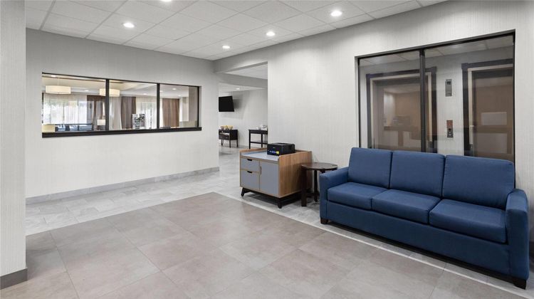 Wingate by Wyndham Buckhannon Lobby