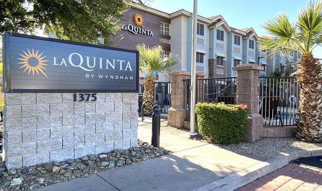 La Quinta Inn & Suites Tempe University Exterior