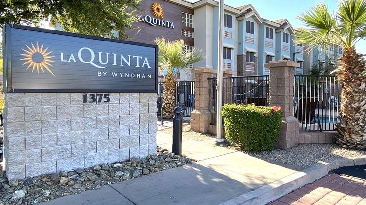 La Quinta Inn & Suites Tempe University Exterior