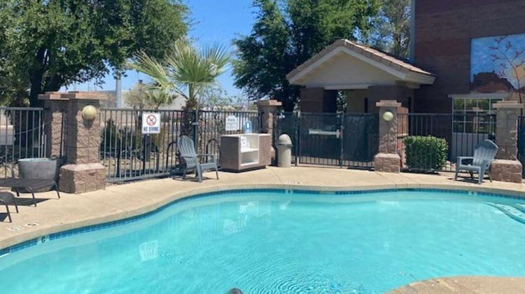 La Quinta Inn & Suites Tempe University Pool