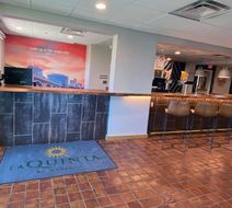 La Quinta Inn & Suites Tempe University Lobby