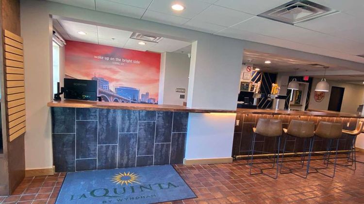 La Quinta Inn & Suites Tempe University Lobby
