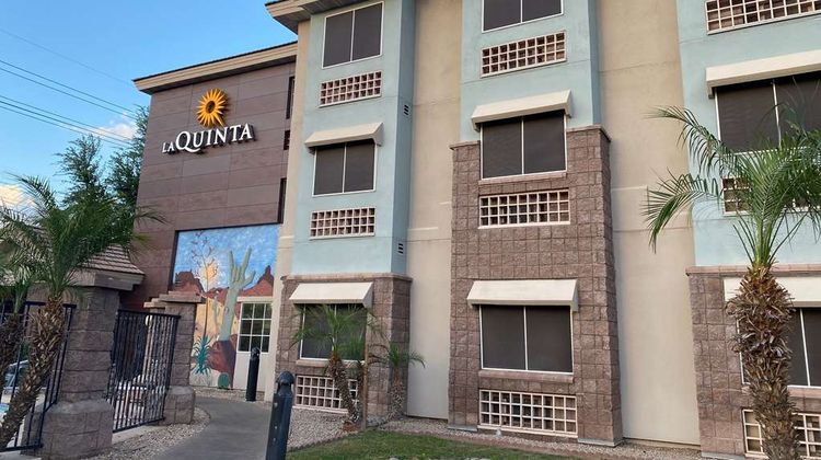 La Quinta Inn & Suites Tempe University Exterior