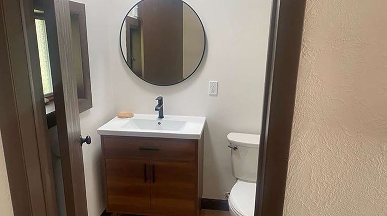 <b>Travelodge by Wyndham Emlenton Room</b>. Images powered by <a href="https://iceportal.shijigroup.com/" title="IcePortal" target="_blank">IcePortal</a>.