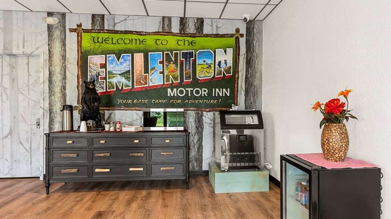 <b>Travelodge by Wyndham Emlenton Lobby</b>. Images powered by <a href="https://iceportal.shijigroup.com/" title="IcePortal" target="_blank">IcePortal</a>.