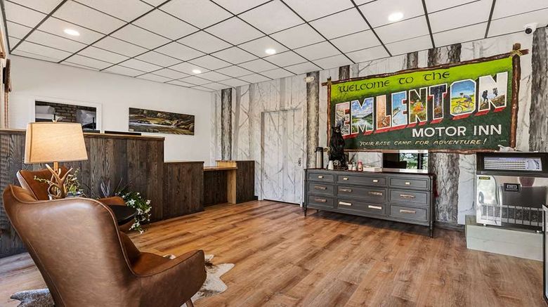 <b>Travelodge by Wyndham Emlenton Lobby</b>. Images powered by <a href="https://iceportal.shijigroup.com/" title="IcePortal" target="_blank">IcePortal</a>.