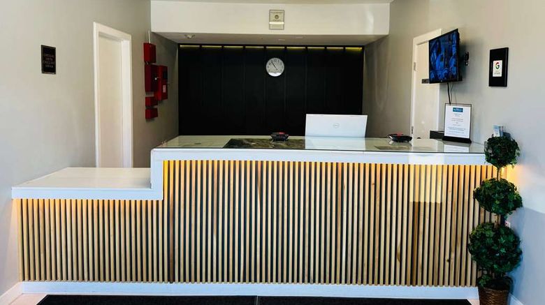 <b>Baymont by Wyndham Ridgecrest Lobby</b>. Images powered by <a href="https://iceportal.shijigroup.com/" title="IcePortal" target="_blank">IcePortal</a>.