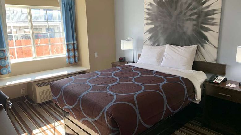 <b>Super 8 by Wyndham Joliet Room</b>. Images powered by <a href="https://iceportal.shijigroup.com/" title="IcePortal" target="_blank">IcePortal</a>.