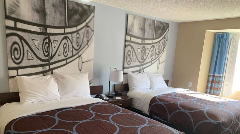 <b>Super 8 by Wyndham Joliet Room</b>. Images powered by <a href="https://iceportal.shijigroup.com/" title="IcePortal" target="_blank">IcePortal</a>.
